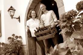 Barbara Roth und Thorsten Ochocki im Weingut Wilhelmshof